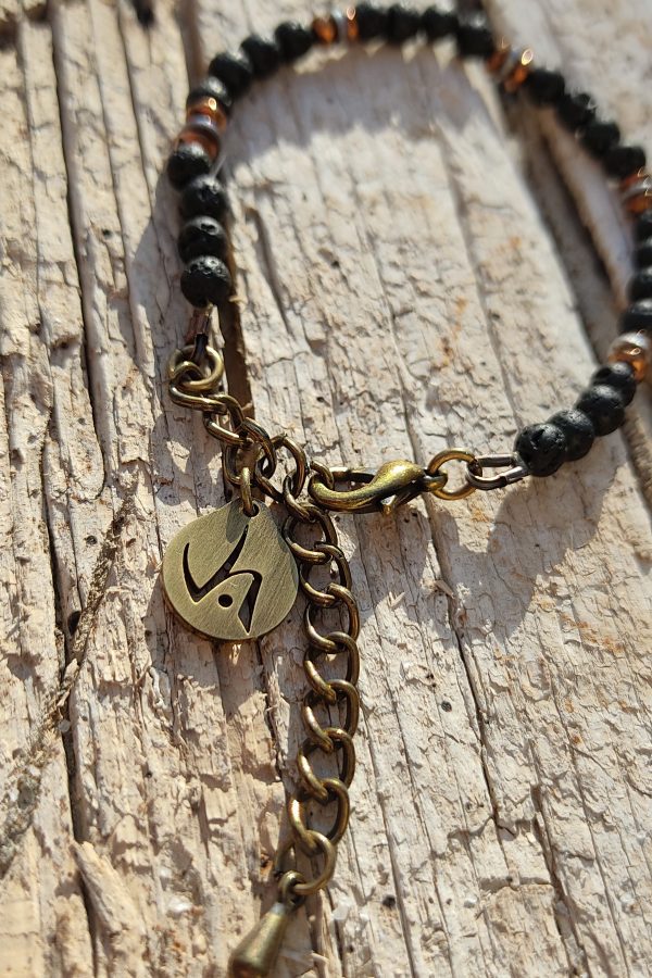 Pulsera de piedra Lilith-S. Negra, Dorada.