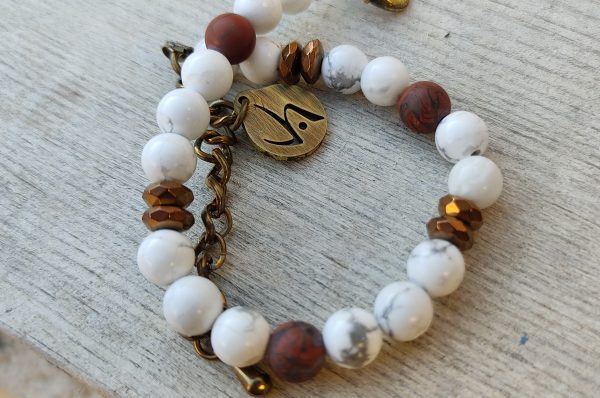 Pulsera de piedra Lilith-S. Blanca y rojo.