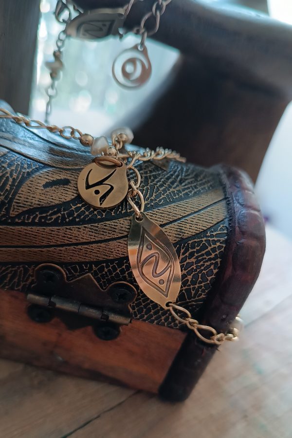 Pulsera con amuleto Didni y elemento Amor