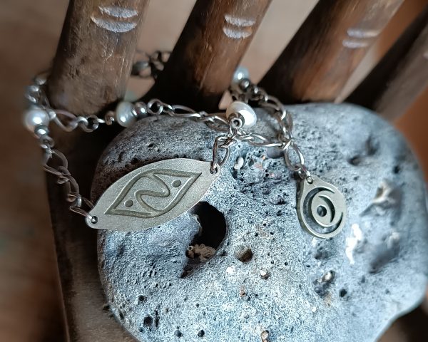 Pulsera con amuleto Didni y elemento Amor
