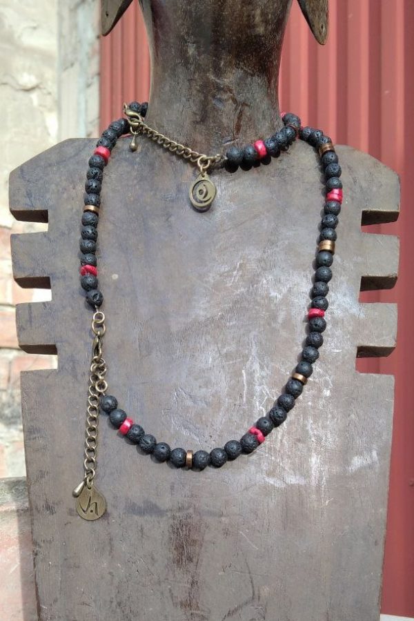 Collar Viuda Negra.