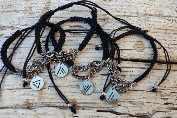Pulsera elementos naturales.