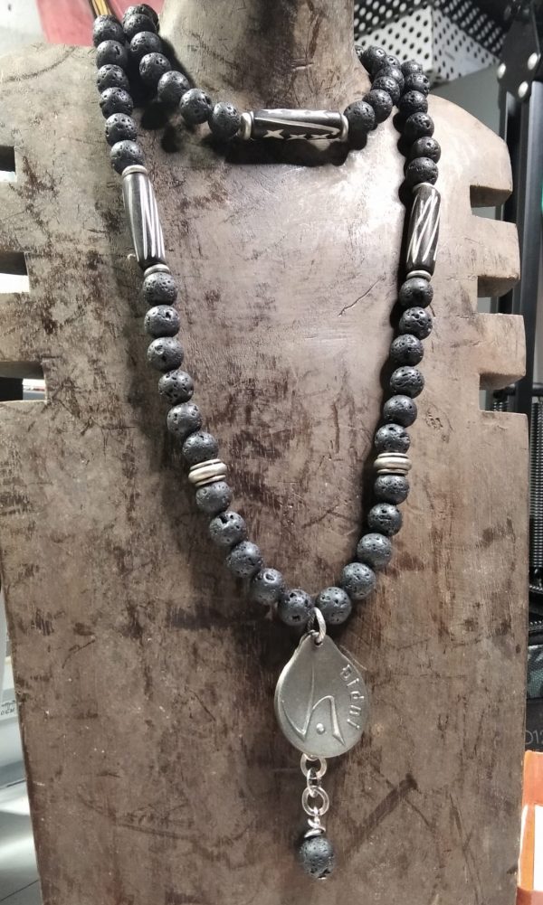 Collar pirata con Amuleto Didni.