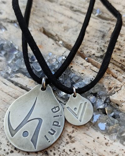 Amuleto Didni, Big-D, tierra.